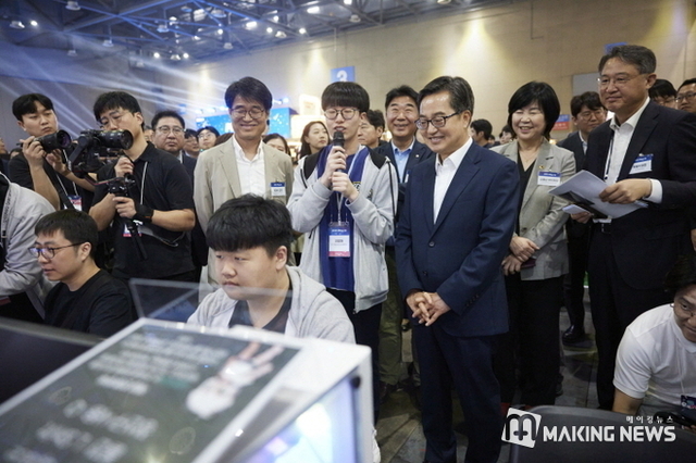 김동연 경기지사, ‘2025 플레이엑스포’ 개막식 참석